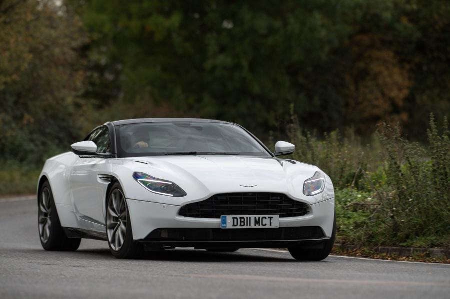  Aston Martin DB11 V8 2017 года  (UK) (фото 37 из 40)